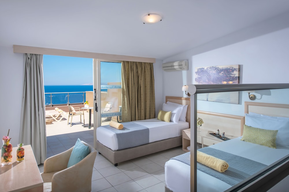Blue Bay Resort Hotel — Hotel rooms in Lygaria