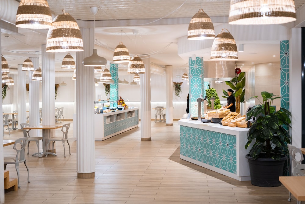 Checkin Bungalows Atlantida — Restaurant & bars in Los Cristianos, Canary Islands