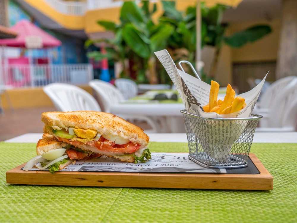 Checkin Bungalows Atlantida — Restaurant & bars in Los Cristianos, Canary Islands