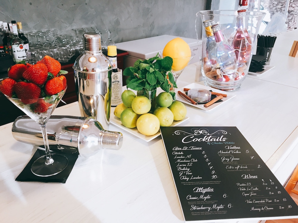 Checkin Bungalows Atlantida — Restaurant & bars in Los Cristianos, Canary Islands