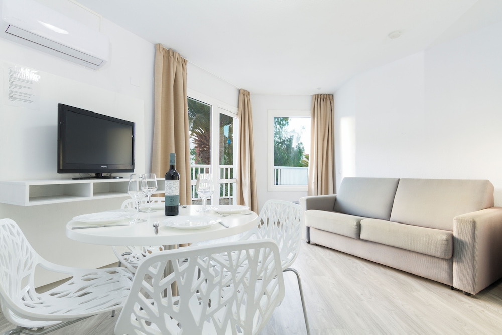 Checkin Bungalows Atlantida — Hotel rooms in Los Cristianos, Canary Islands