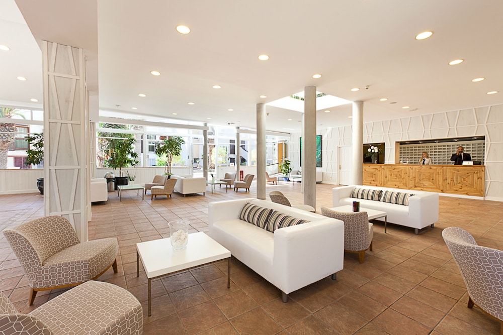 Checkin Bungalows Atlantida — Hotel building in Los Cristianos, Canary Islands