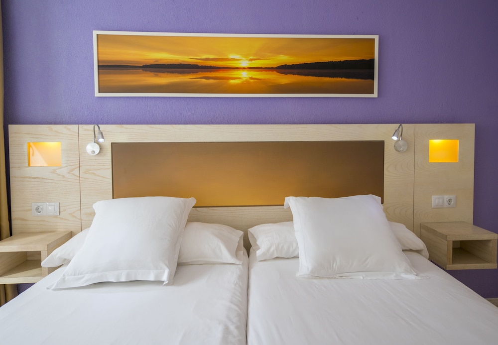 Checkin Bungalows Atlantida — Hotel rooms in Los Cristianos, Canary Islands