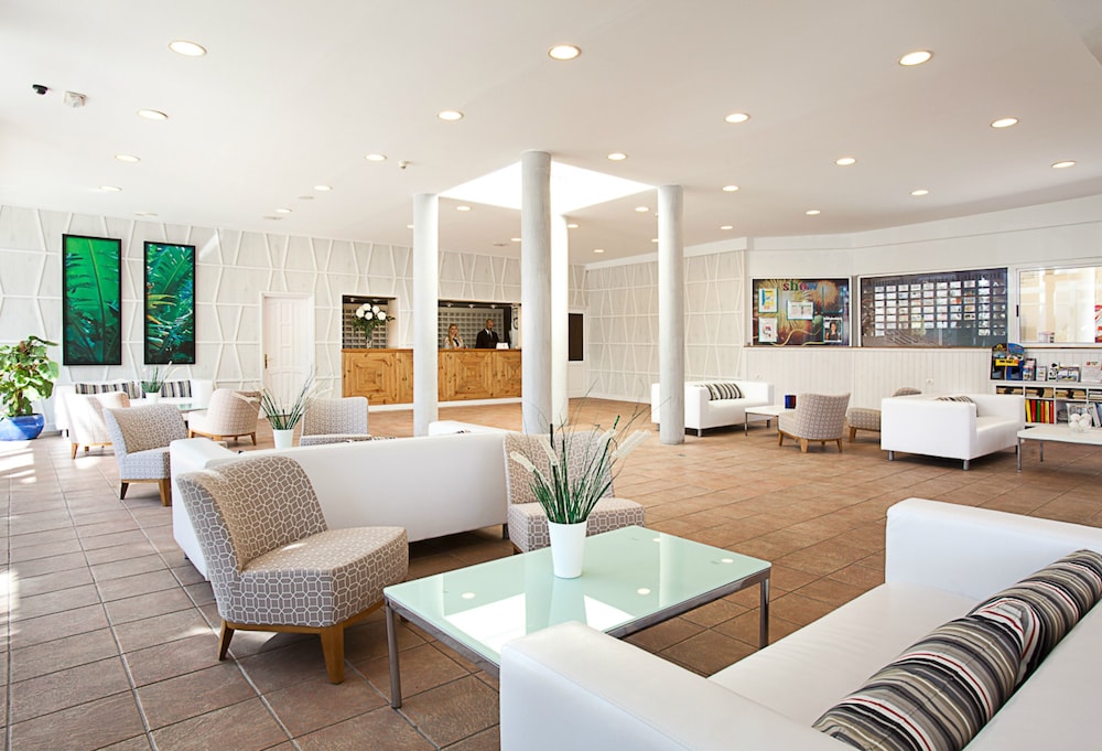 Checkin Bungalows Atlantida — Hotel building in Los Cristianos, Canary Islands