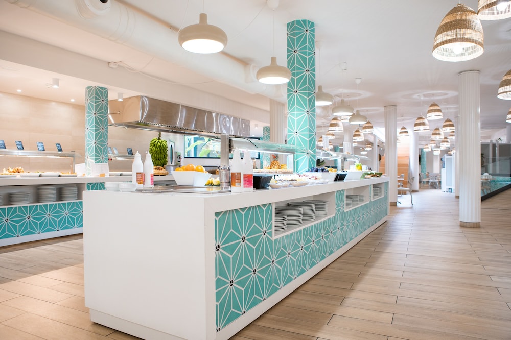 Checkin Bungalows Atlantida — Restaurant & bars in Los Cristianos, Canary Islands