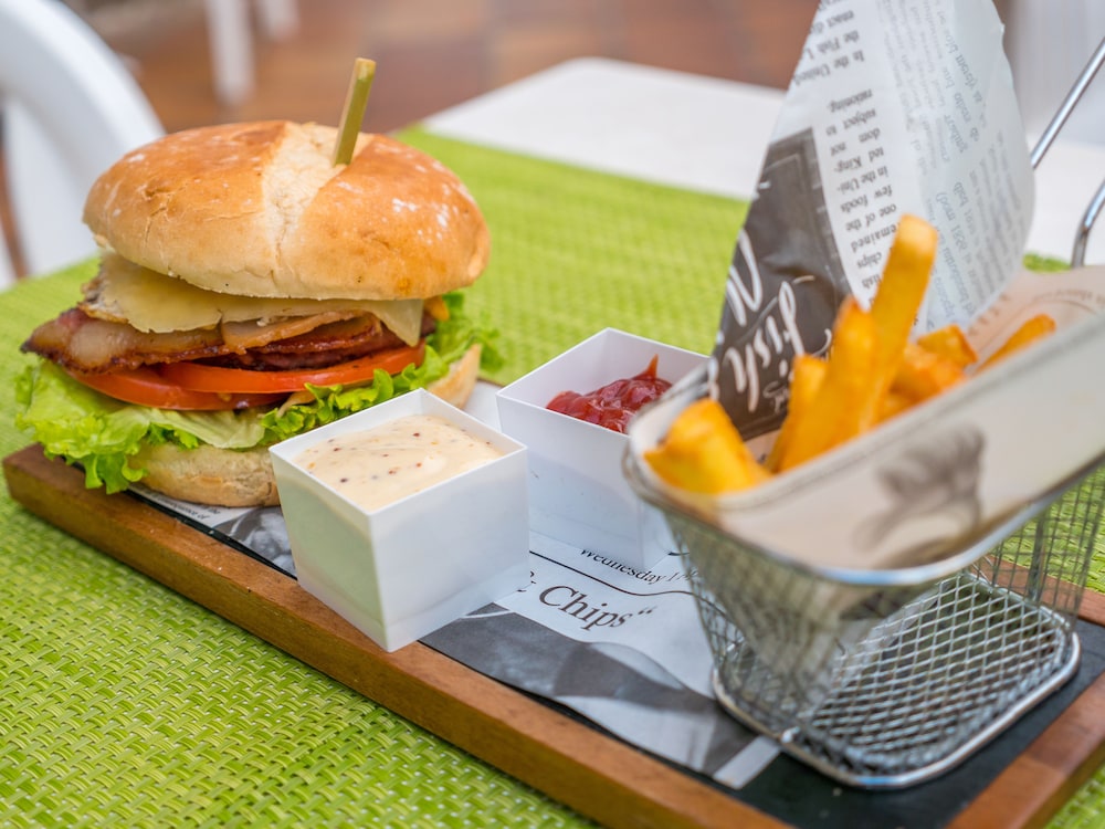 Checkin Bungalows Atlantida — Restaurant & bars in Los Cristianos, Canary Islands