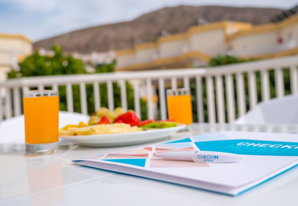 Checkin Bungalows Atlantida — Restaurant & bars in Los Cristianos, Canary Islands