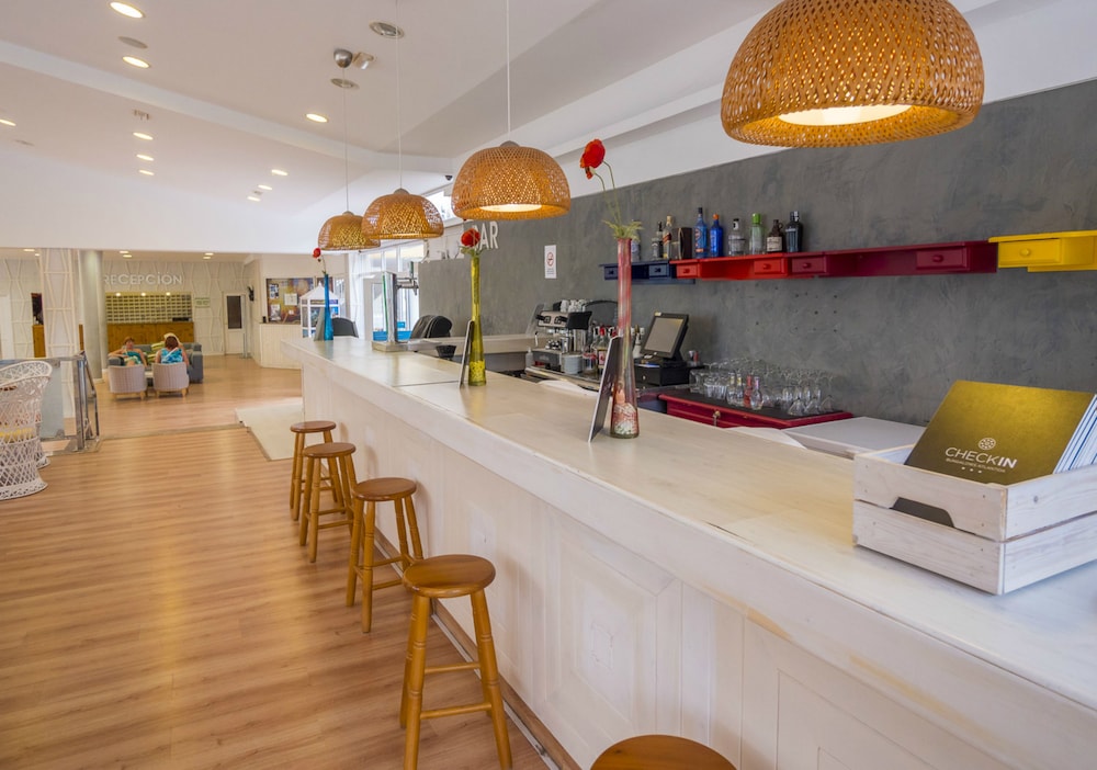 Checkin Bungalows Atlantida — Restaurant & bars in Los Cristianos, Canary Islands