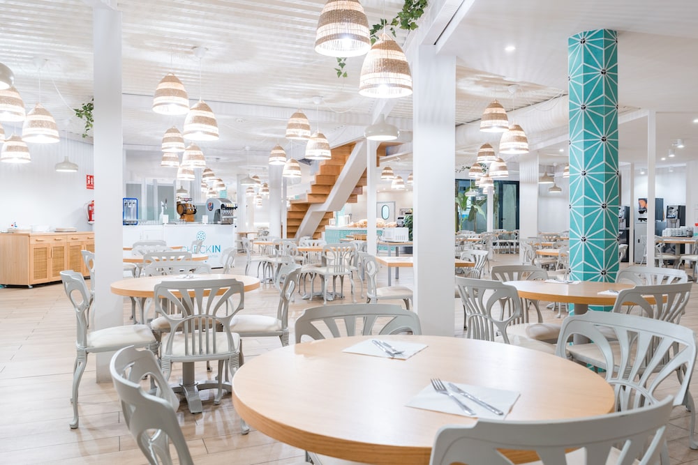 Checkin Bungalows Atlantida — Restaurant & bars in Los Cristianos, Canary Islands