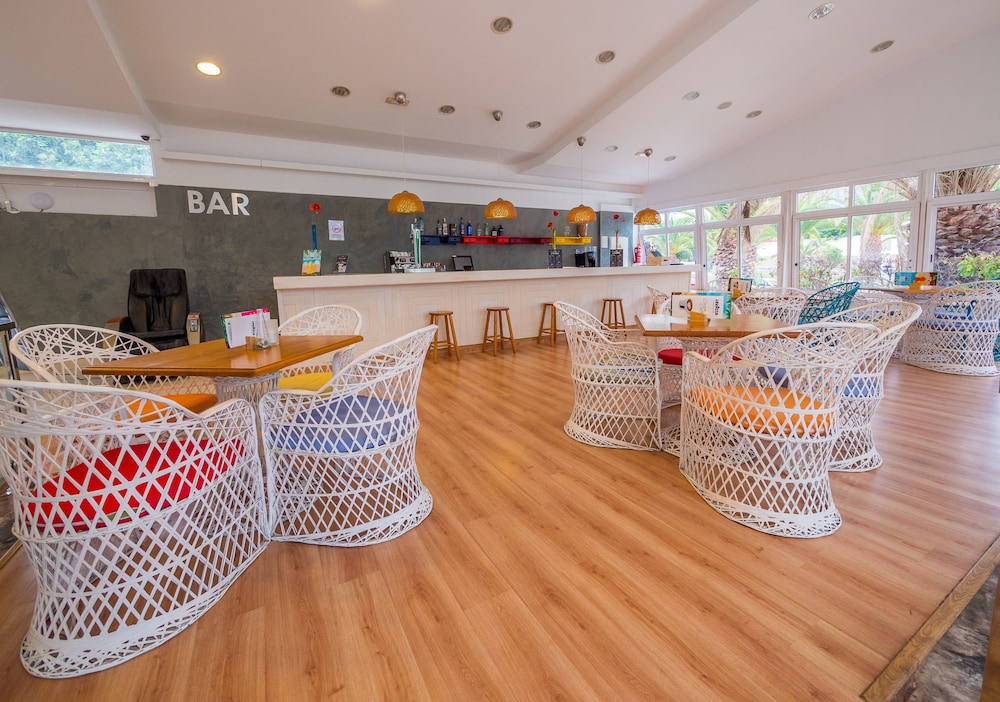 Checkin Bungalows Atlantida — Restaurant & bars in Los Cristianos, Canary Islands