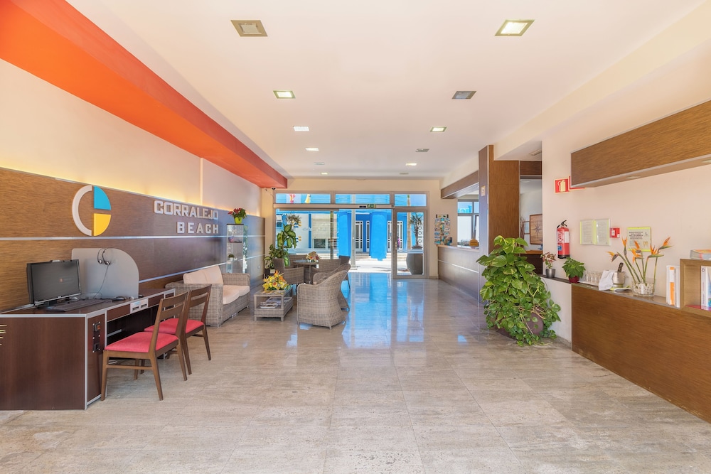 Hotel LIVVO Corralejo Beach — Hotel building in Corralejo, Canary Islands