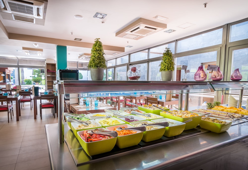 Hotel LIVVO Corralejo Beach — Restaurant & bars in Corralejo, Canary Islands