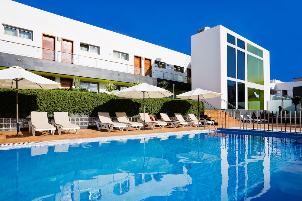 Hotel LIVVO Corralejo Beach — Swimming pool in Corralejo, Canary Islands