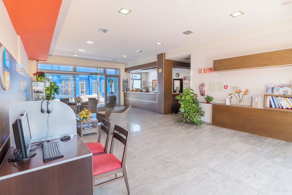 Hotel LIVVO Corralejo Beach — Hotel building in Corralejo, Canary Islands