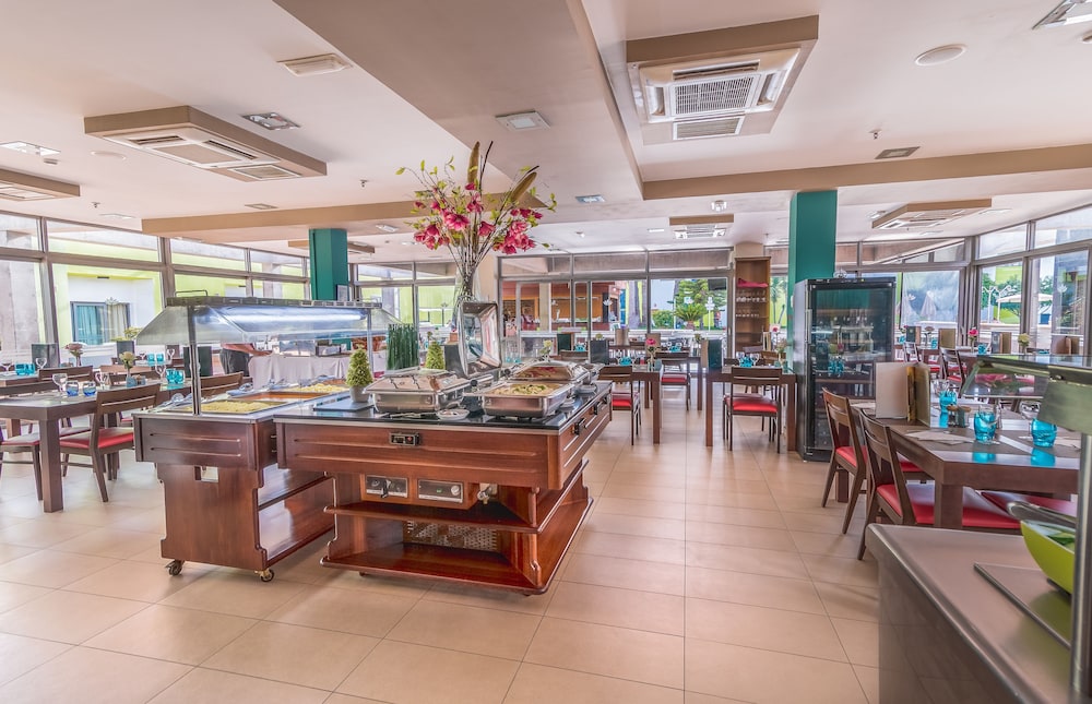 Hotel LIVVO Corralejo Beach — Restaurant & bars in Corralejo, Canary Islands