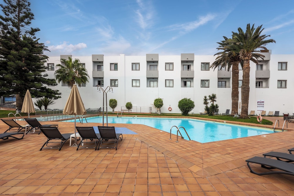Hotel LIVVO Corralejo Beach — Swimming pool in Corralejo, Canary Islands