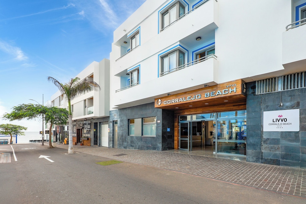 Hotel LIVVO Corralejo Beach — Hotel building in Corralejo, Canary Islands
