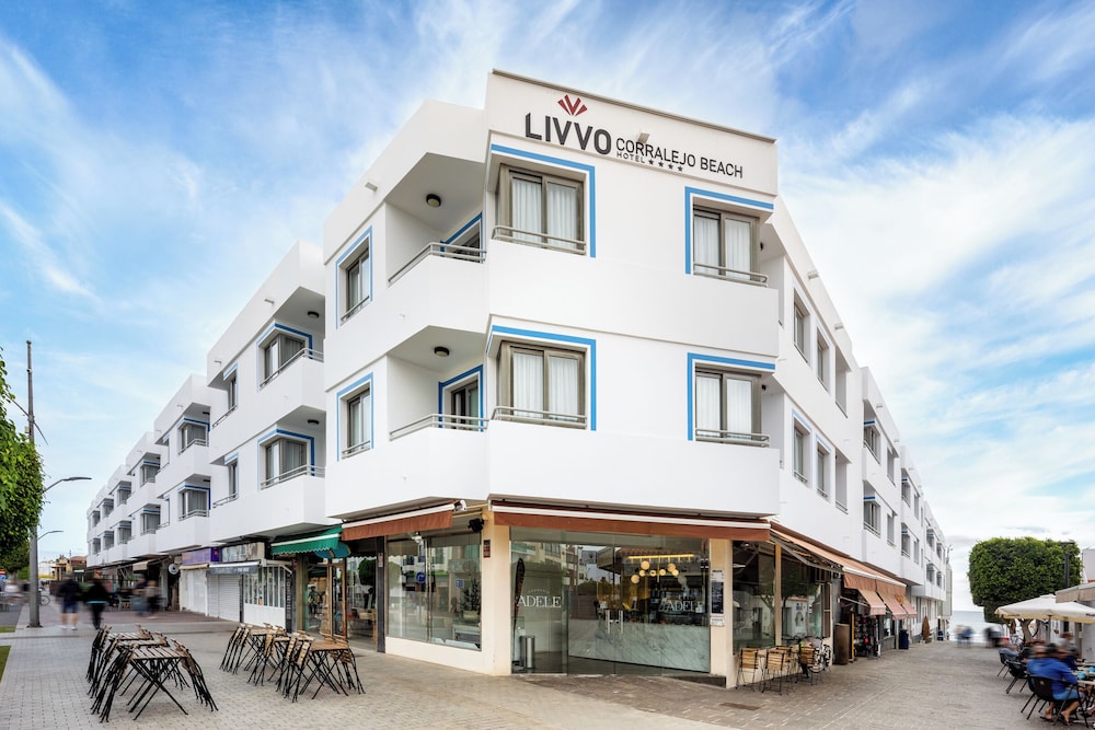 Hotel LIVVO Corralejo Beach — Hotel building in Corralejo, Canary Islands