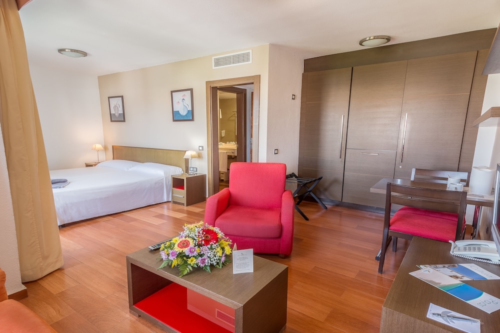 Hotel LIVVO Corralejo Beach — Hotel rooms in Corralejo, Canary Islands