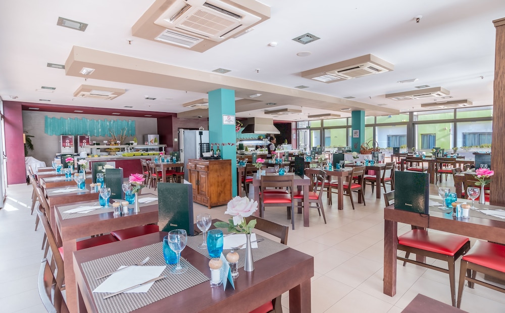 Hotel LIVVO Corralejo Beach — Restaurant & bars in Corralejo, Canary Islands