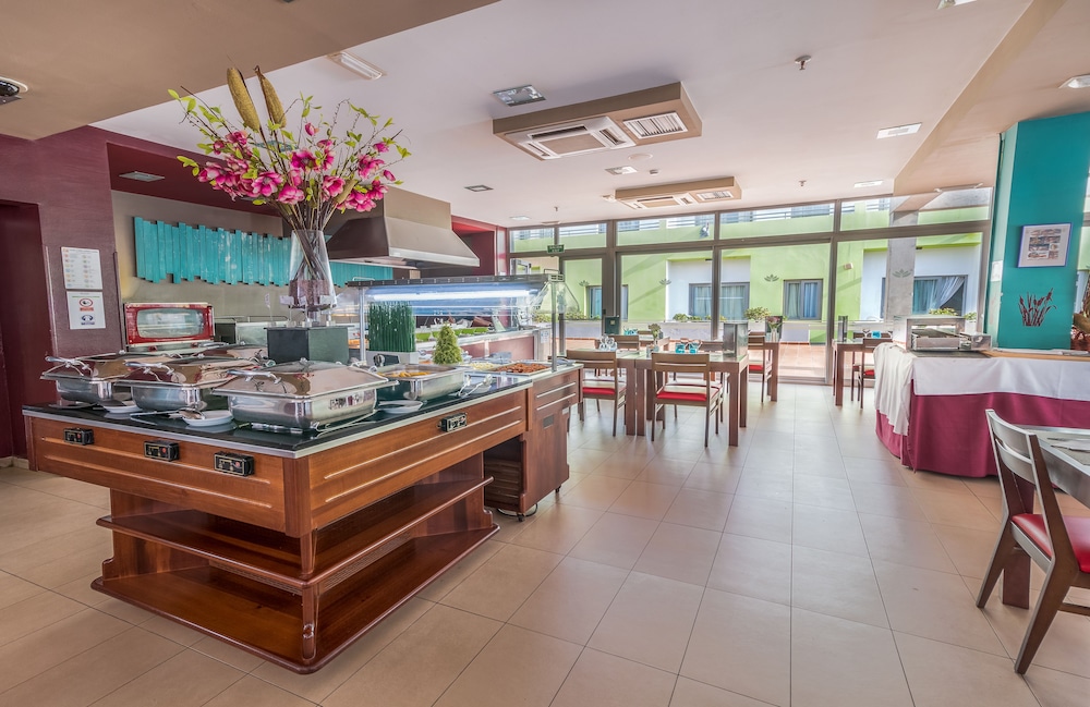 Hotel LIVVO Corralejo Beach — Restaurant & bars in Corralejo, Canary Islands