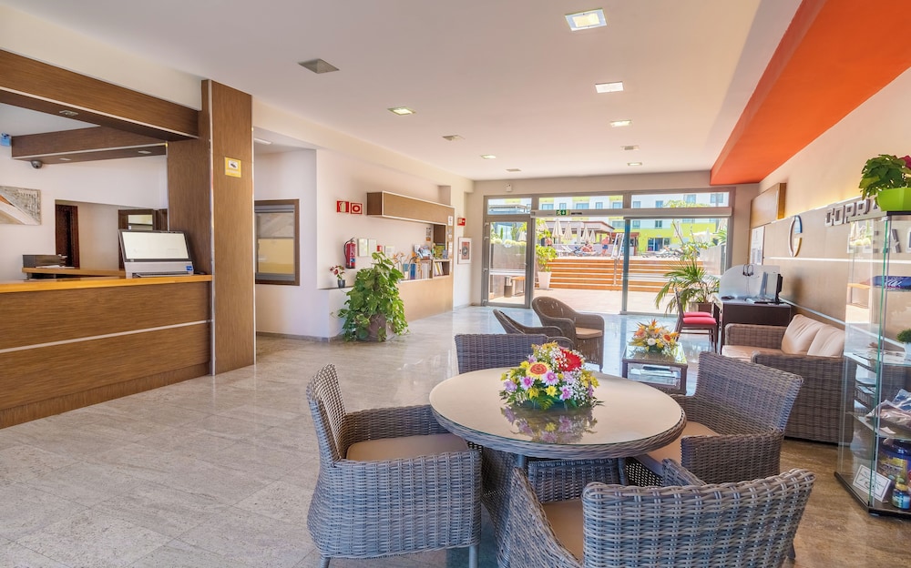Hotel LIVVO Corralejo Beach — Hotel building in Corralejo, Canary Islands