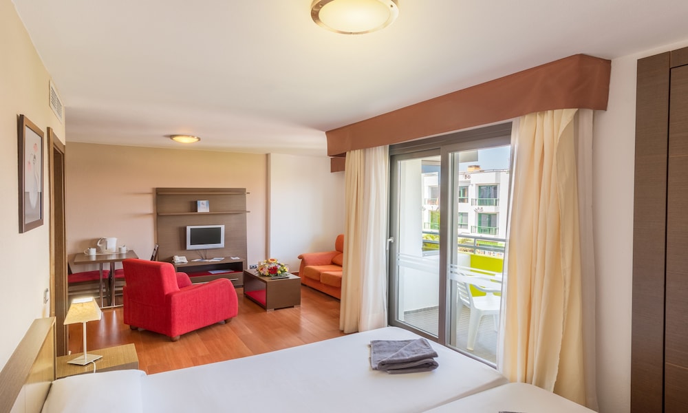 Hotel LIVVO Corralejo Beach — Hotel rooms in Corralejo, Canary Islands
