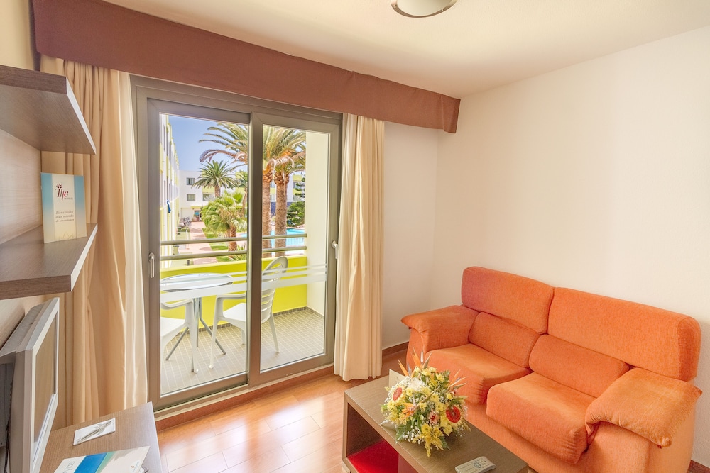 Hotel LIVVO Corralejo Beach — Hotel rooms in Corralejo, Canary Islands