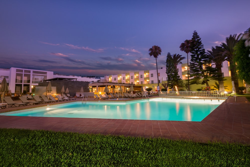 Hotel LIVVO Corralejo Beach — Swimming pool in Corralejo, Canary Islands