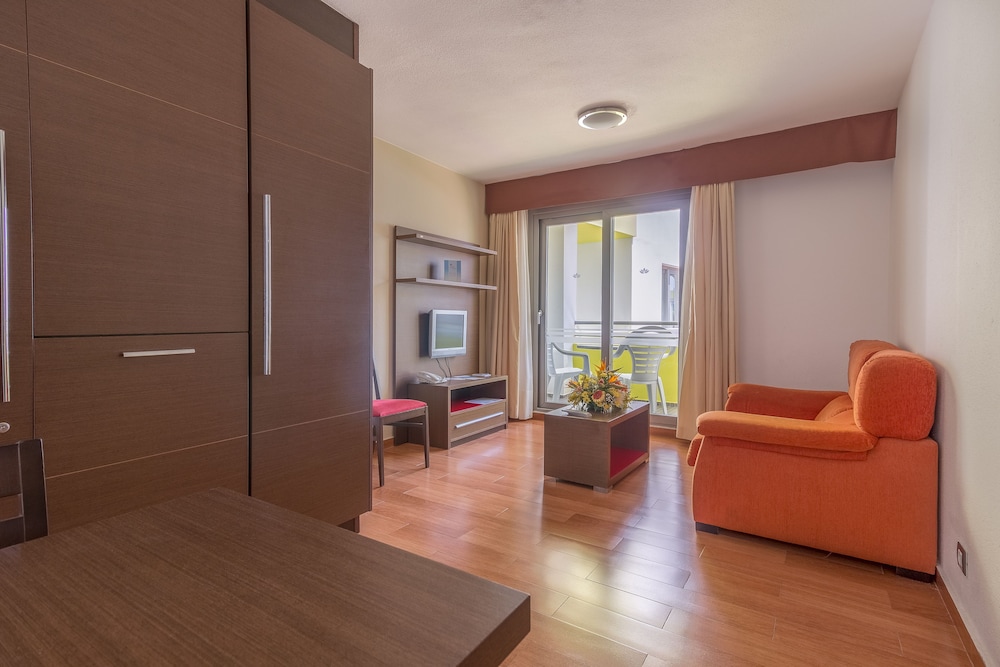 Hotel LIVVO Corralejo Beach — Hotel rooms in Corralejo, Canary Islands