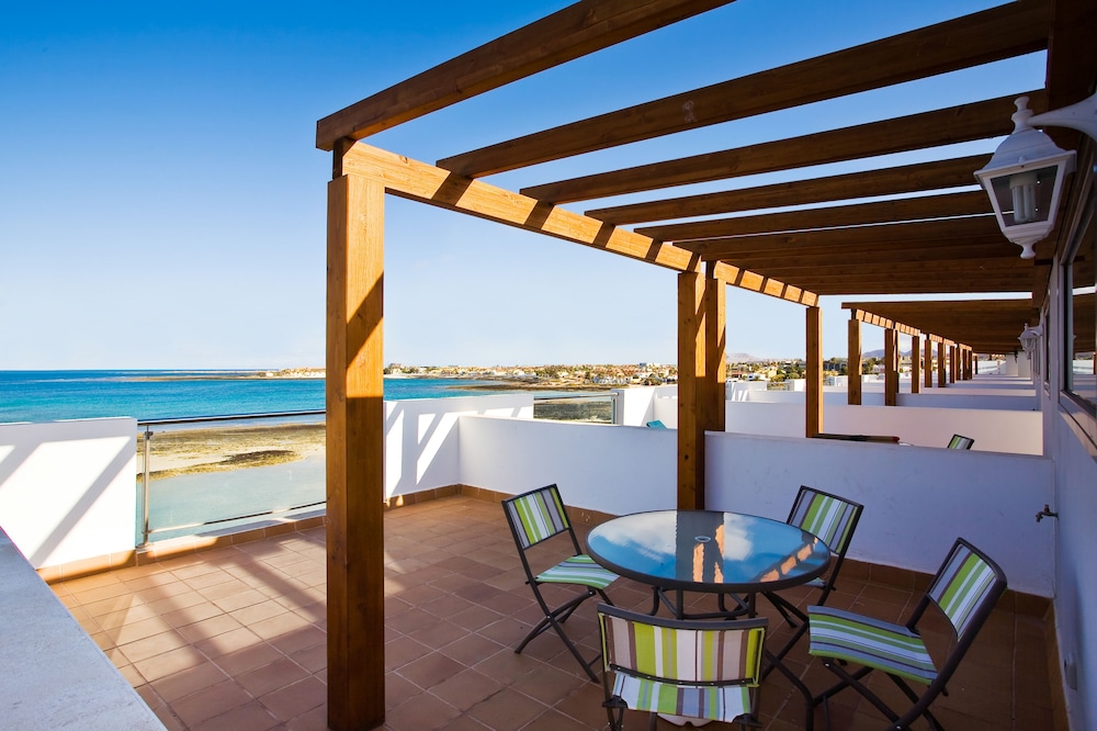 Hotel LIVVO Corralejo Beach — Hotel building in Corralejo, Canary Islands