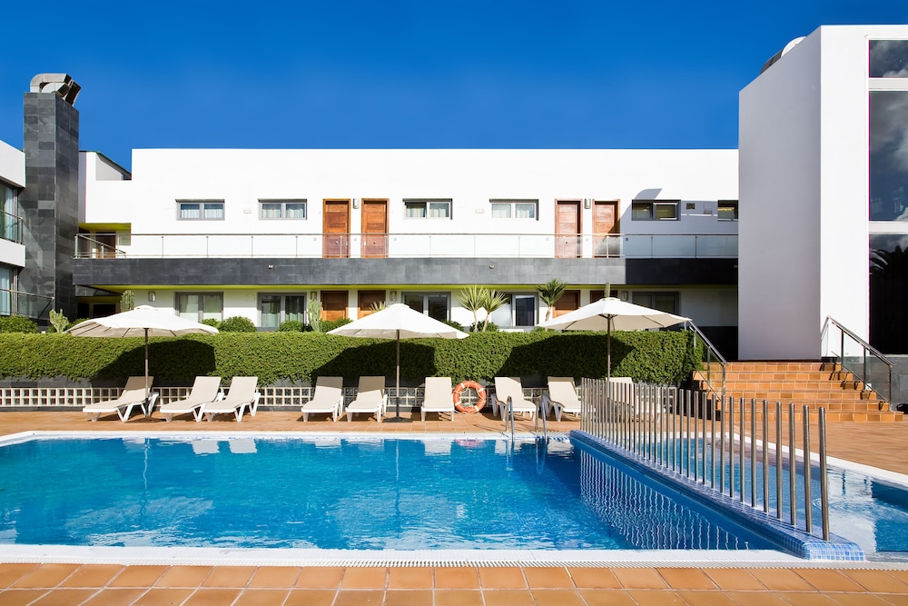 Hotel LIVVO Corralejo Beach — Swimming pool in Corralejo, Canary Islands