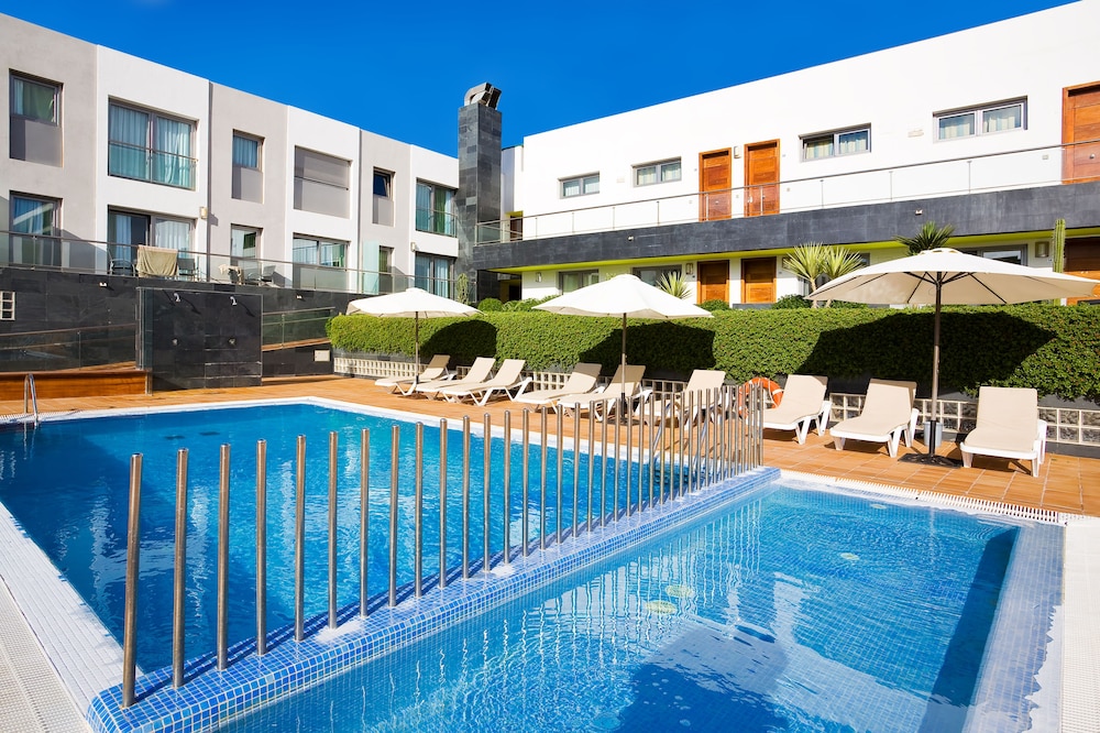 Hotel LIVVO Corralejo Beach — Swimming pool in Corralejo, Canary Islands