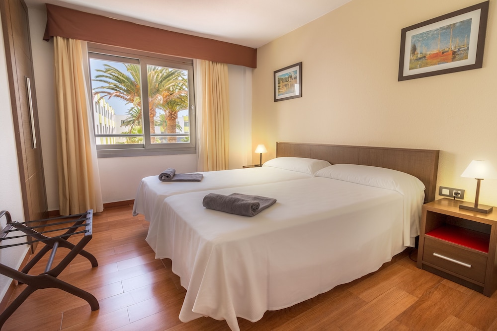 Hotel LIVVO Corralejo Beach — Hotel rooms in Corralejo, Canary Islands