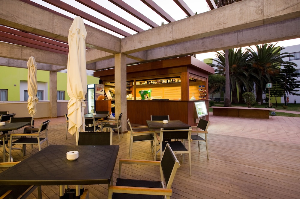 Hotel LIVVO Corralejo Beach — Restaurant & bars in Corralejo, Canary Islands