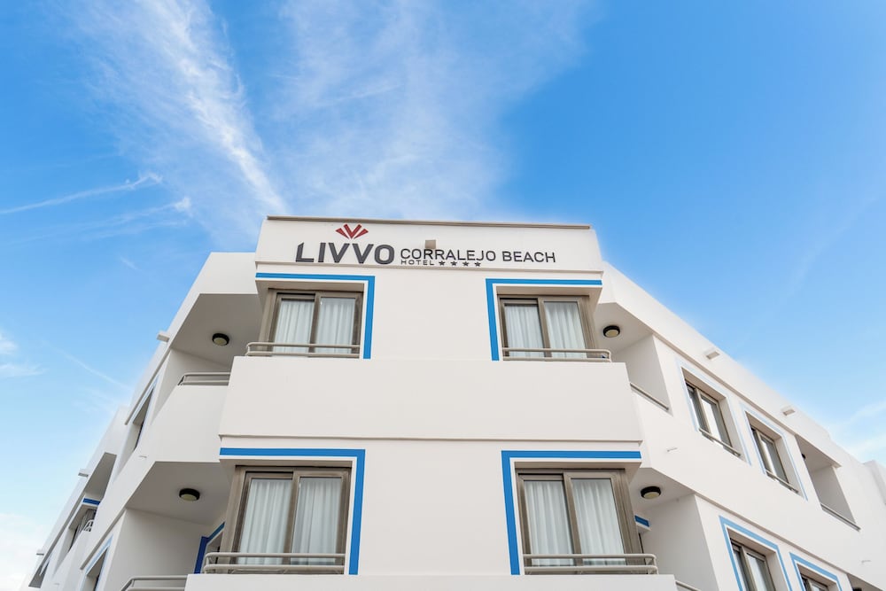Hotel LIVVO Corralejo Beach — Hotel building in Corralejo, Canary Islands