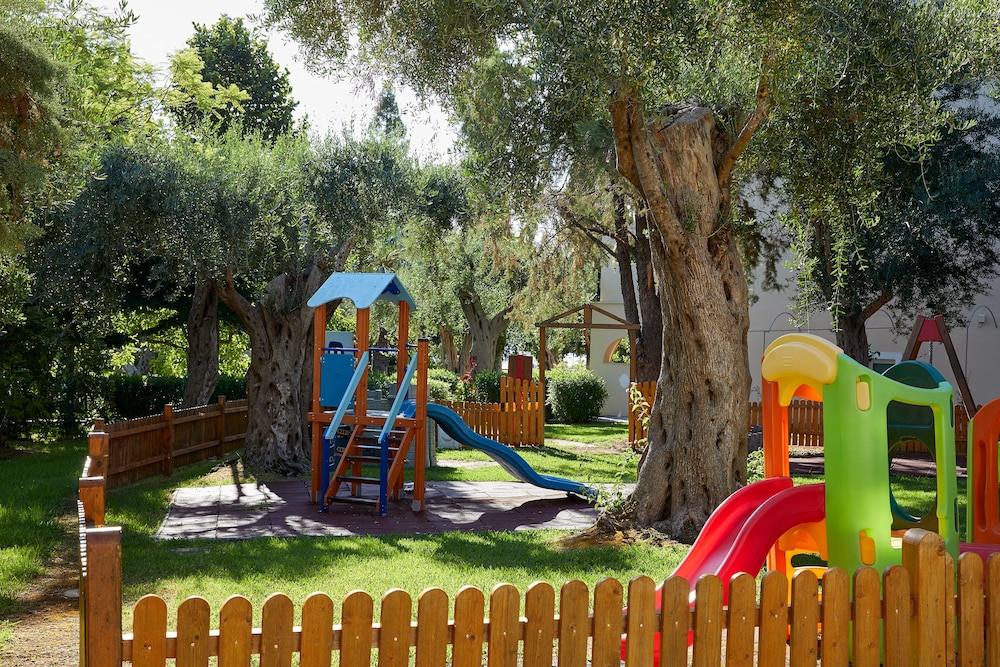 Delfinia Hotel — Attractions for children in Moraitika, Ionian Islands