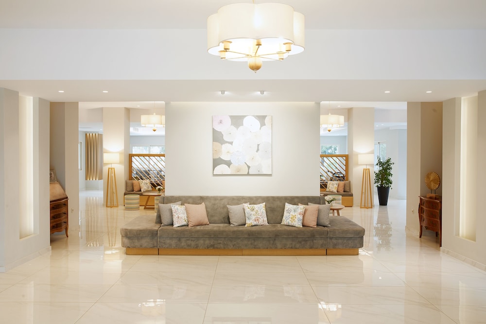 Delfinia Hotel — Hotel building in Moraitika, Ionian Islands