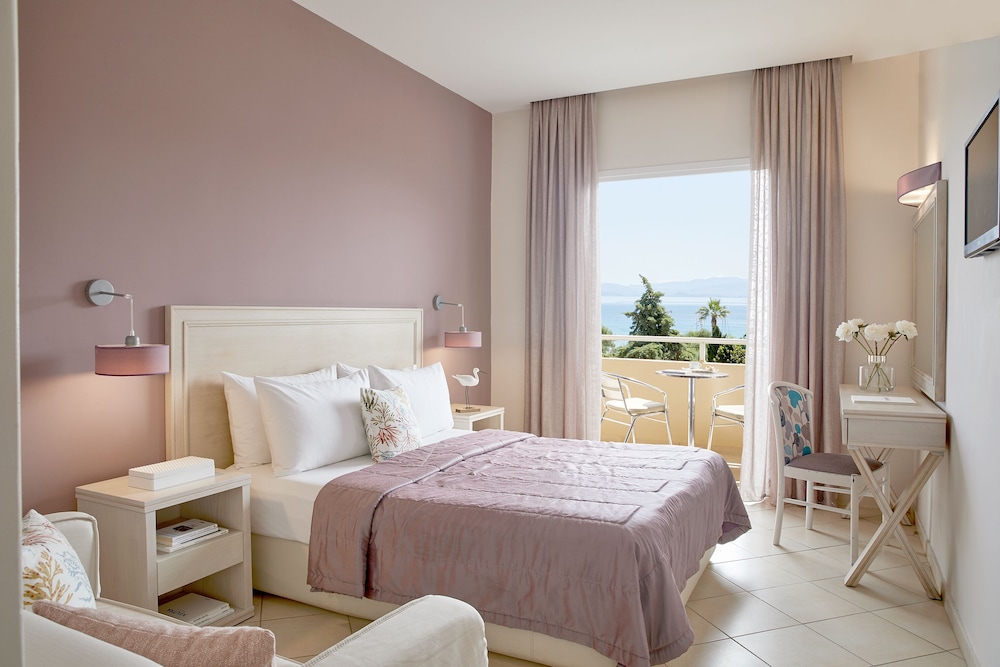 Delfinia Hotel — Hotel rooms in Moraitika, Ionian Islands