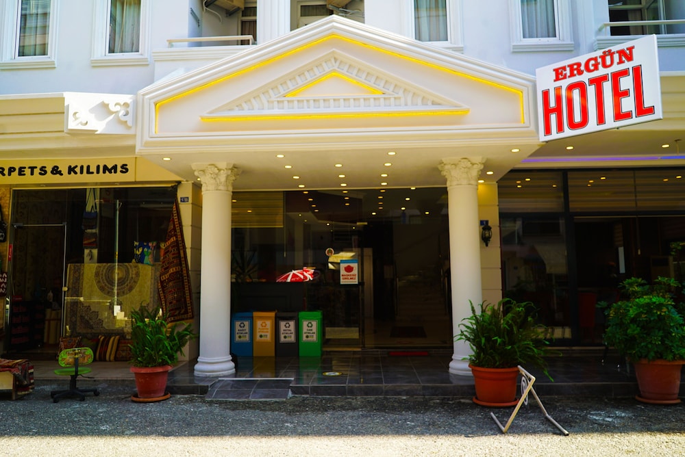 Ergun Hotel — Hotel building in Alanya