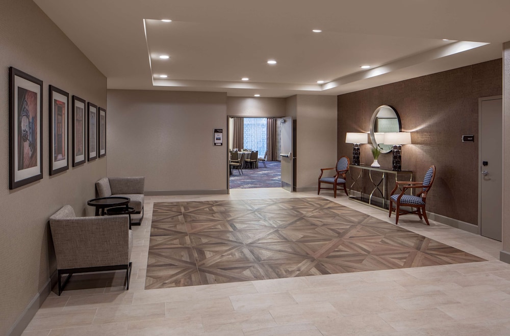 Homewood Suites by Hilton New Orleans French Quarter — Hotel building in New Orleans, Louisiana