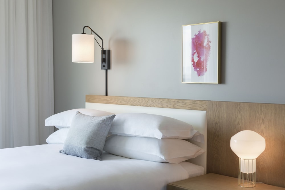 Kimpton Everly Hotel Hollywood by IHG — Hotel rooms in Los Angeles, California