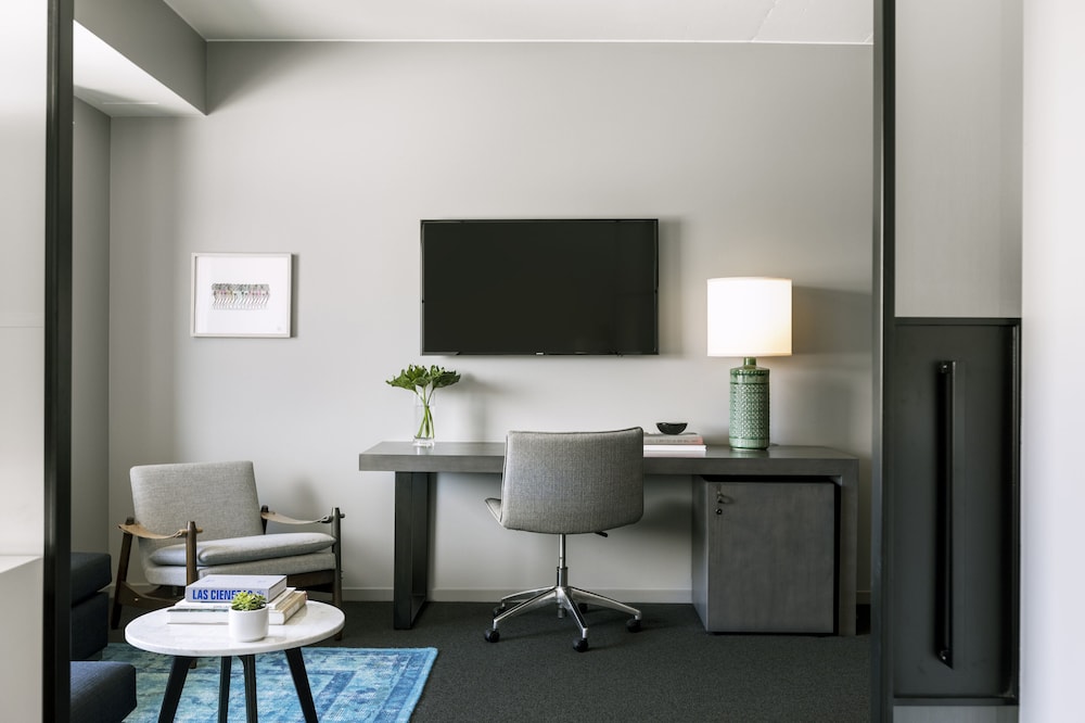 Kimpton Everly Hotel Hollywood by IHG — Hotel rooms in Los Angeles, California