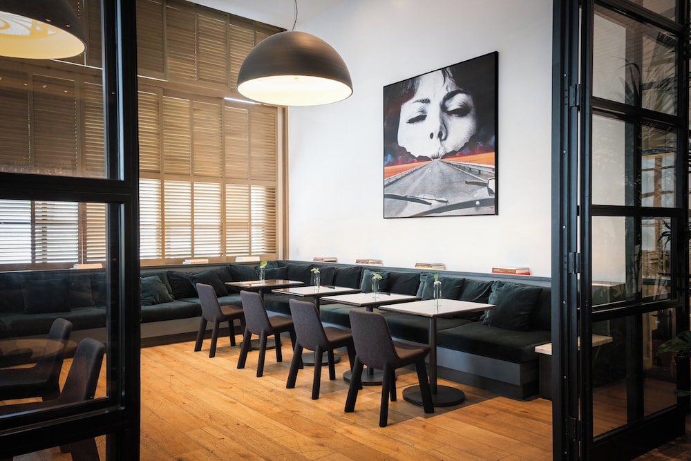 Kimpton Everly Hotel Hollywood by IHG — Restaurant & bars in Los Angeles, California
