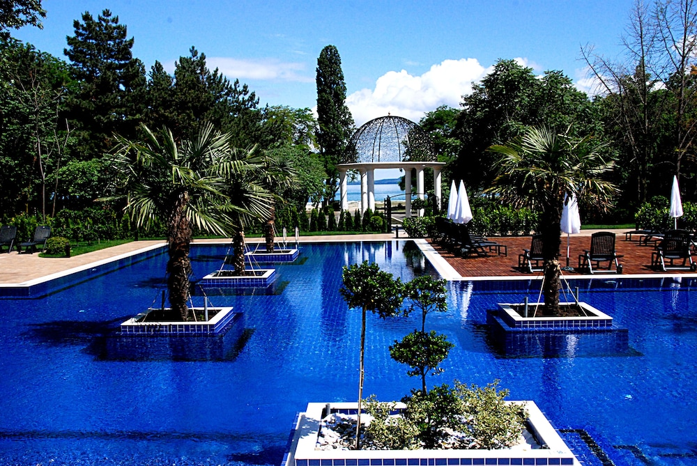 Primoretz Grand Hotel & SPA — Swimming pool in Bourgas, Burgas Region