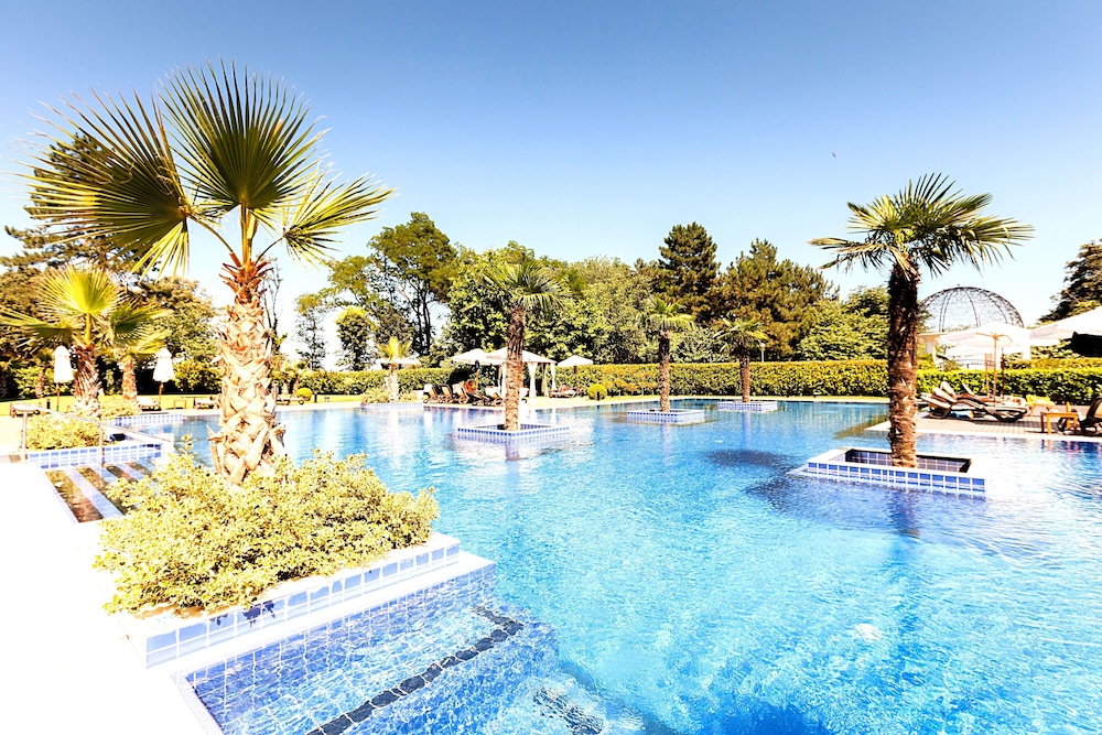 Primoretz Grand Hotel & SPA — Swimming pool in Bourgas, Burgas Region