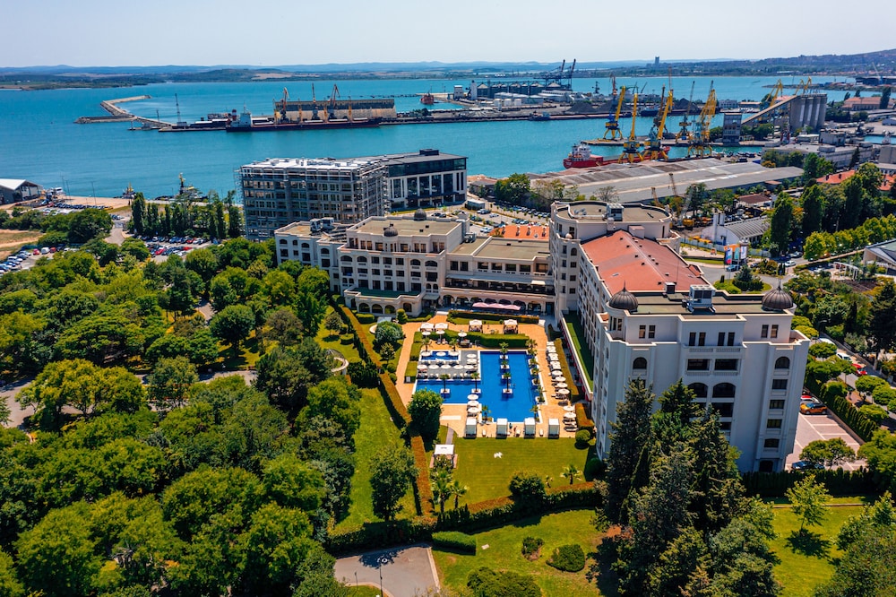 Primoretz Grand Hotel & SPA — Hotel building in Bourgas, Burgas Region