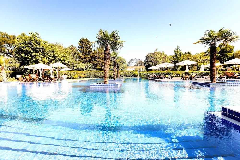 Primoretz Grand Hotel & SPA — Swimming pool in Bourgas, Burgas Region