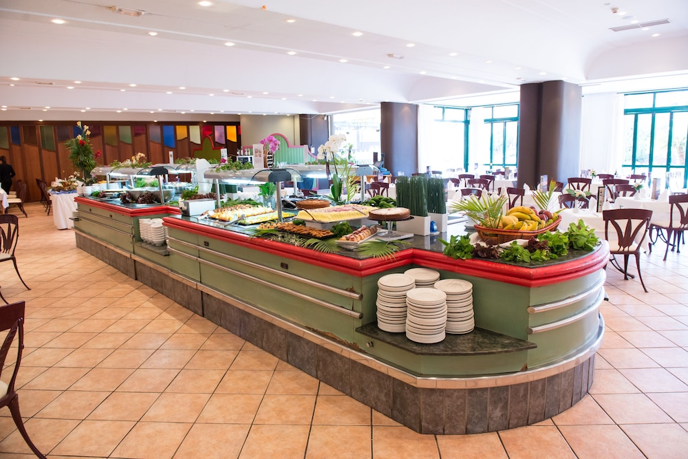 HL Club Playa Blanca Hotel — Restaurant & bars in Playa Blanca, Canary Islands