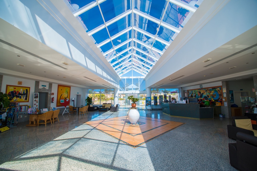 HL Club Playa Blanca Hotel — Hotel building in Playa Blanca, Canary Islands